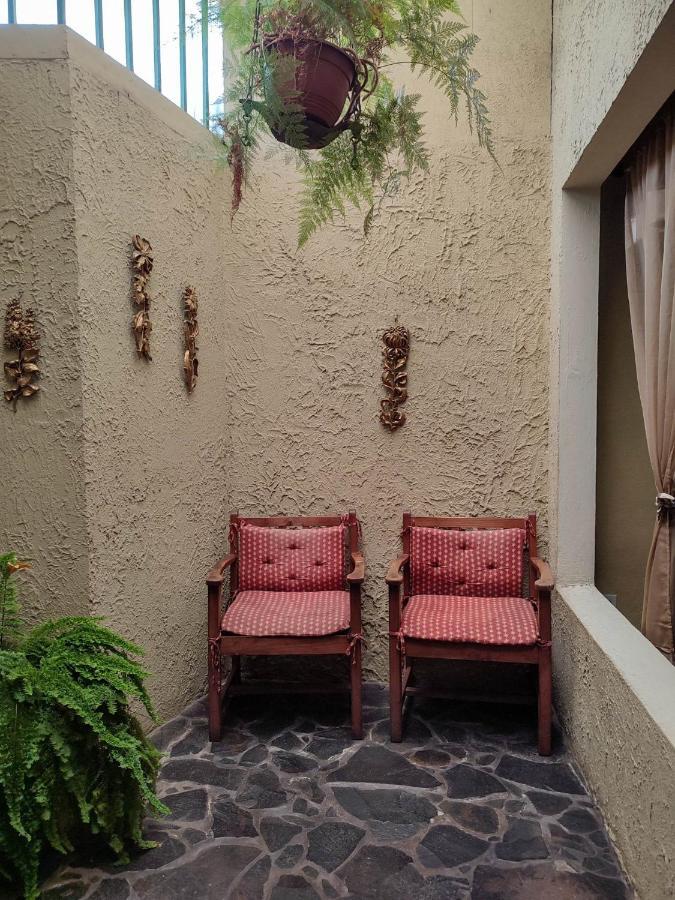 The Cozy Cactus House B&B Cartago Centro English Spoken Exterior photo